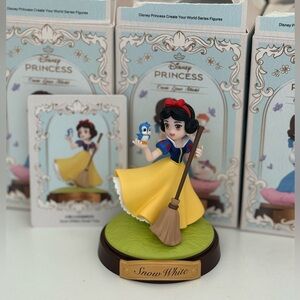 Disney Princess Snow White Figurine